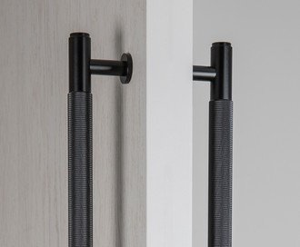 Closet Bar / Double-Sided / Cross / Black